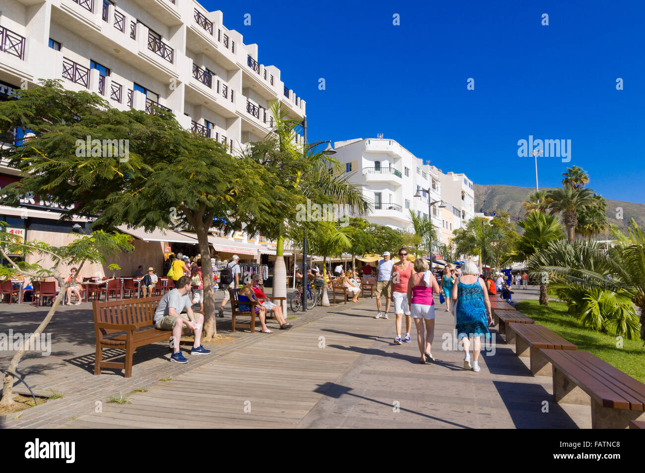 Teneriffa, Kanarische Inseln - Los Cristianos. Die Strandpromenade. Stockfoto