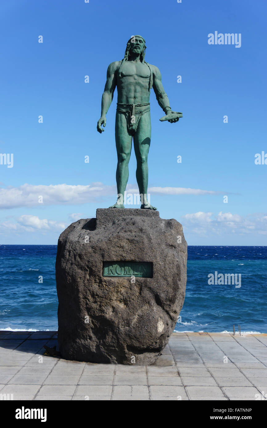 Teneriffa, Kanarische Inseln - Candelaria. Statuen von Aborigines Mencey Guanchen Stammesfürsten auf Waterfont des Platzes. Romen. Stockfoto