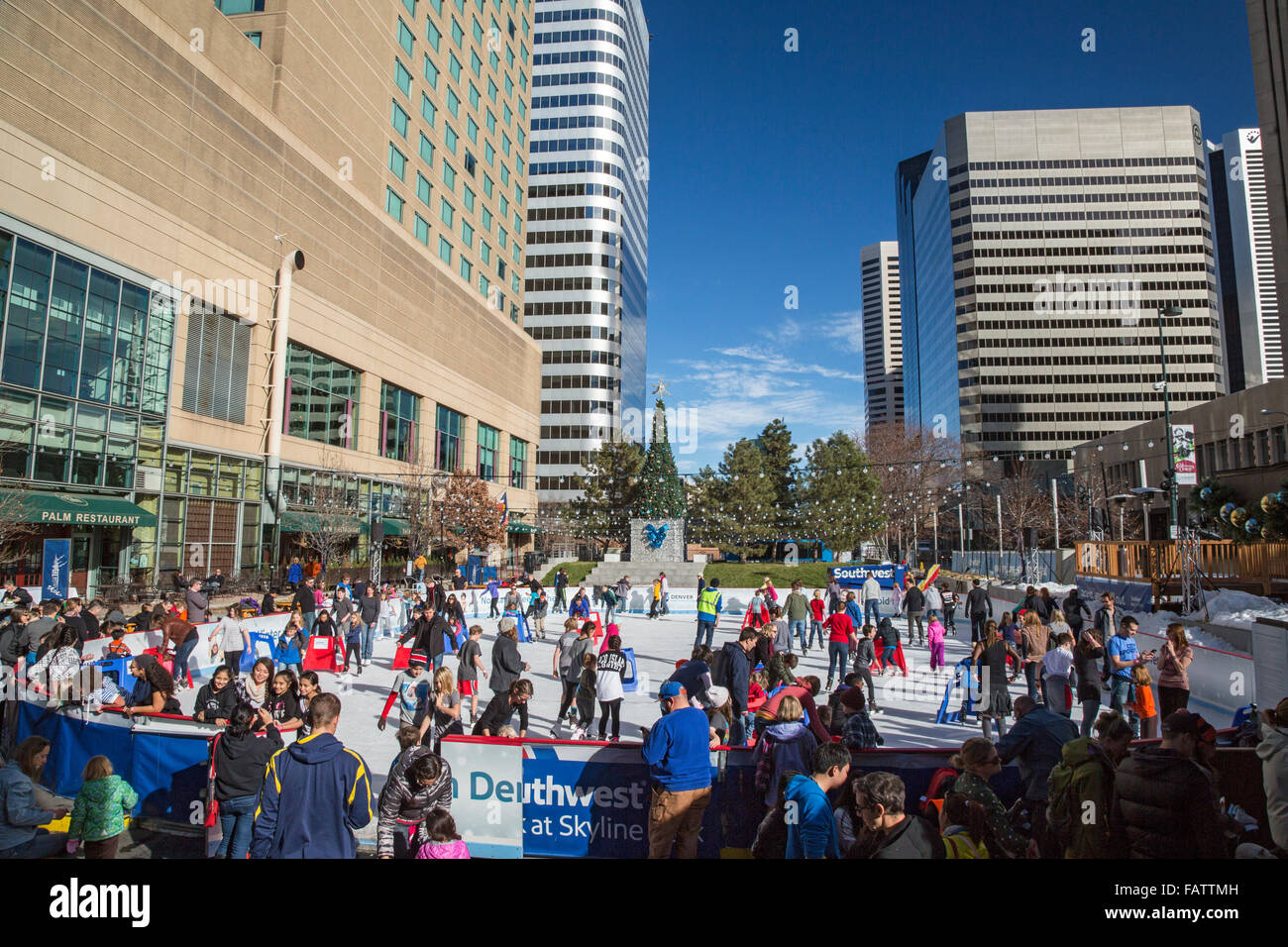 Denver, Colorado - Eislaufen im Skyline Park. Stockfoto