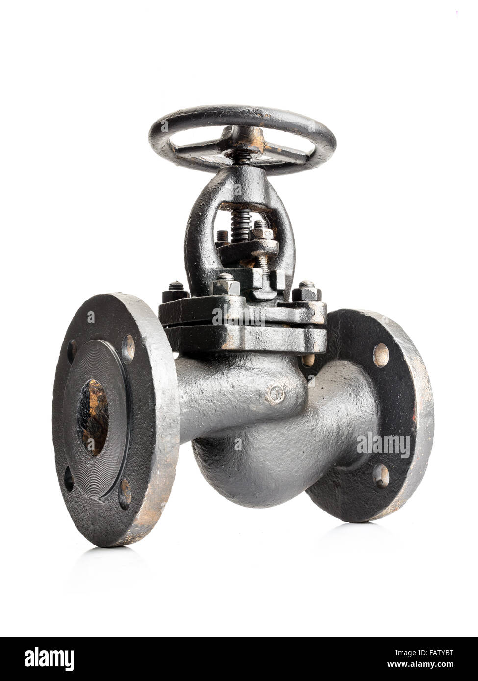 Altes Gusseisen Gasventil erschossen auf weiß Stockfoto