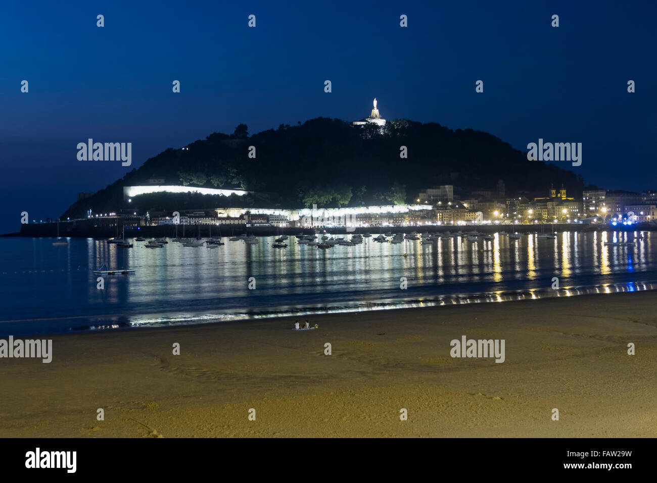 Strand bei Nacht, Playa De La Concha, San Sebastián, Gipuzkoa, Baskenland, Spanien Stockfoto