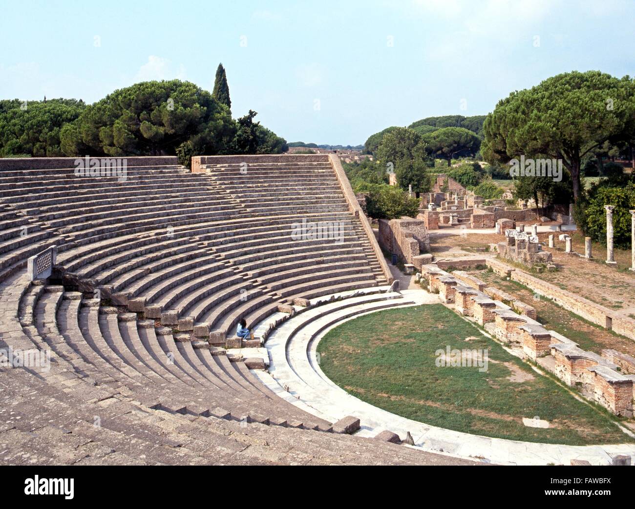 Ansicht des antiken römischen Theaters, Ostia Antica, Rom, Italien, Europa. Stockfoto