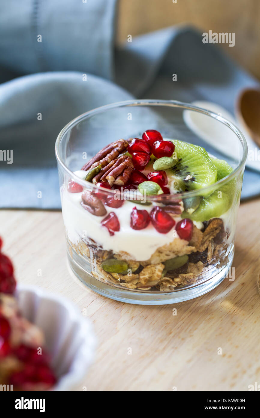 Kiwi joghurt -Fotos und -Bildmaterial in hoher Auflösung – Alamy Kiwi joghurt -Fotos und -Bildmaterial in hoher Auflösung – Alamy