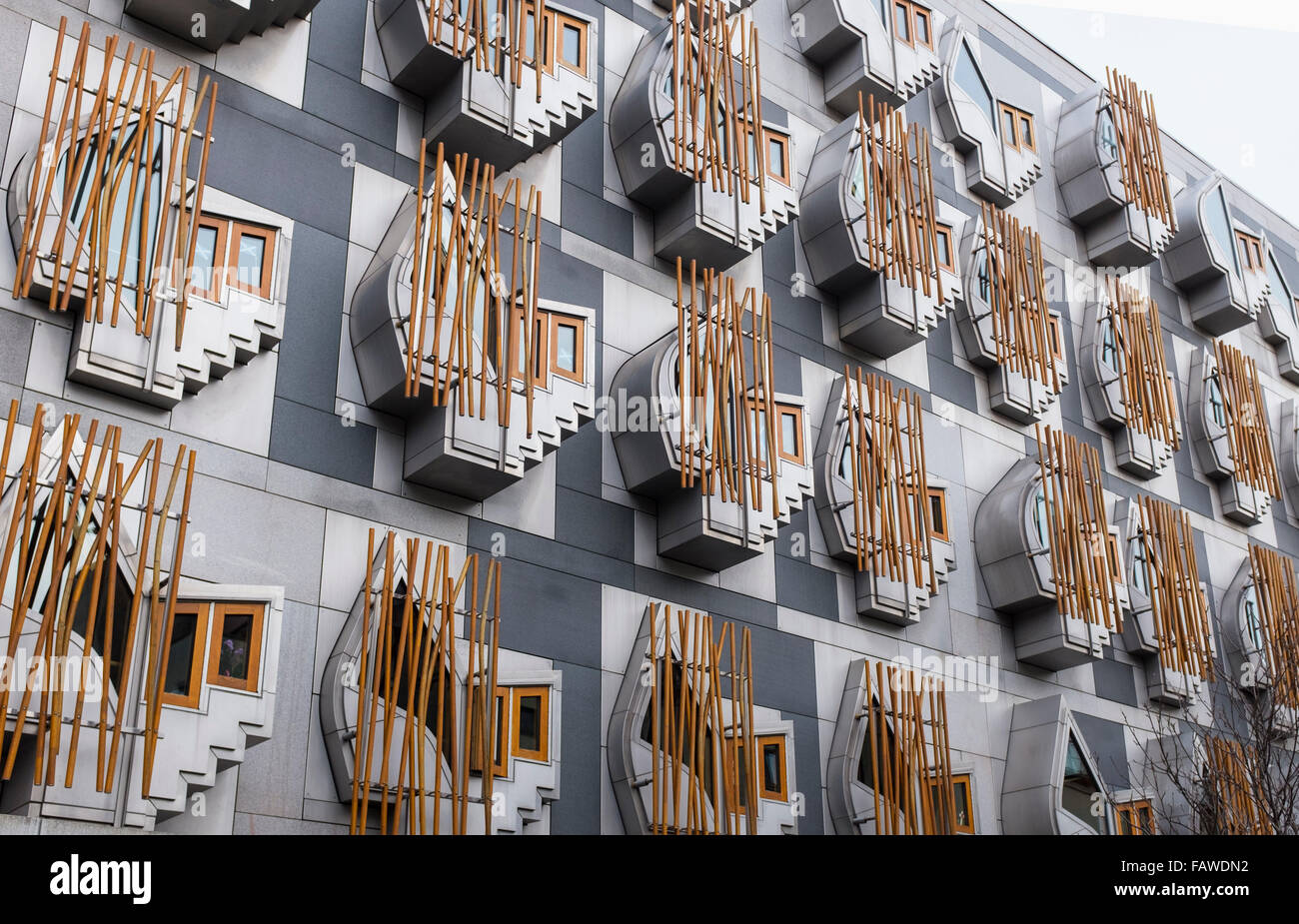 Außenansicht des architektonischen Details des schottischen Parlamentsgebäudes in Holyrood in Edinburgh Schottland Vereinigtes Königreich Stockfoto