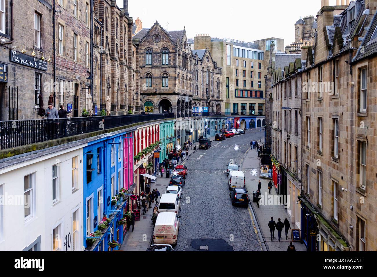 Blick hinunter auf historischen Victoria Street in Old Town von Edinburgh Schottland Großbritannien Stockfoto