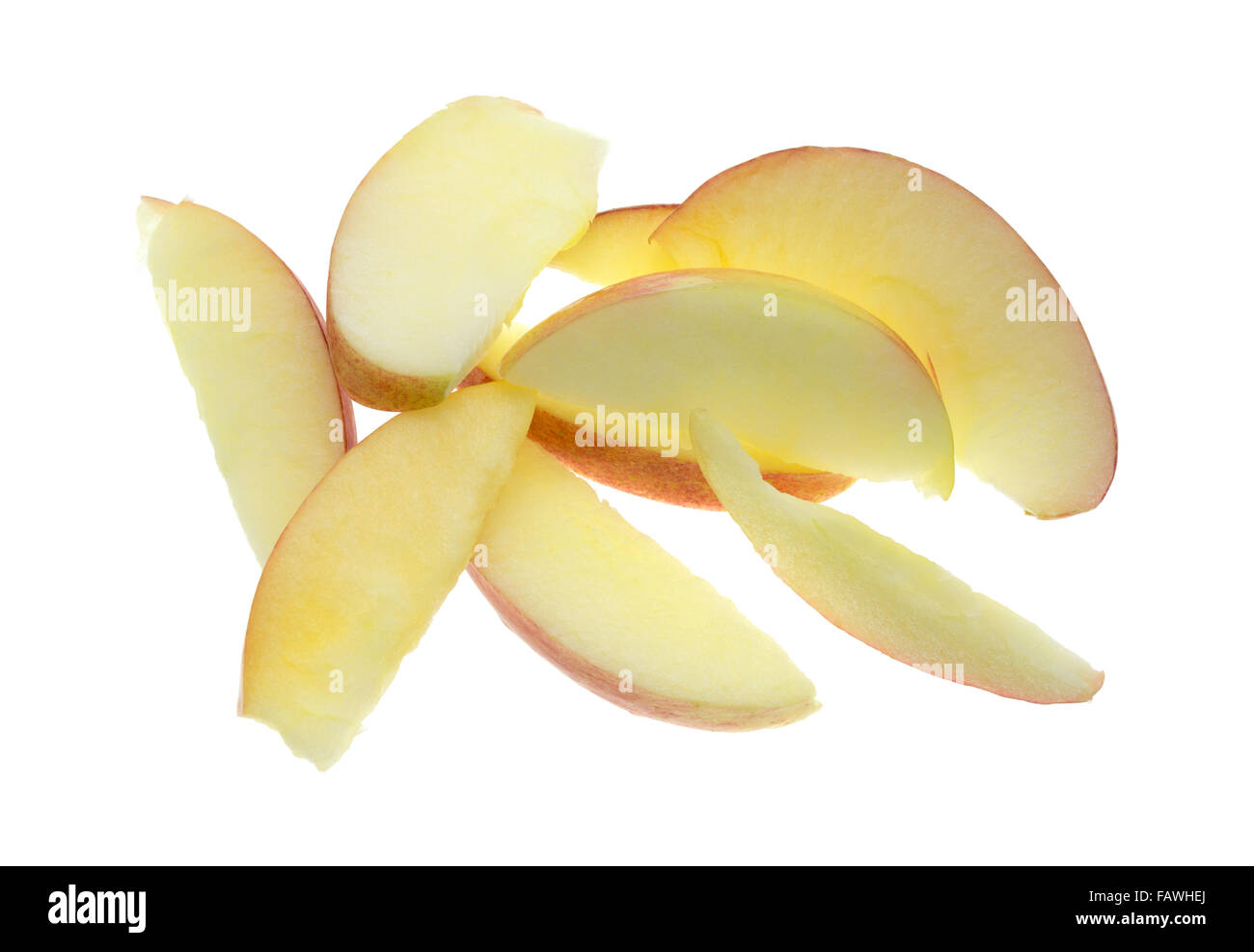Draufsicht auf mehrere Scheiben von rotem Apfel isoliert auf einem weißen Hintergrund. Stockfoto