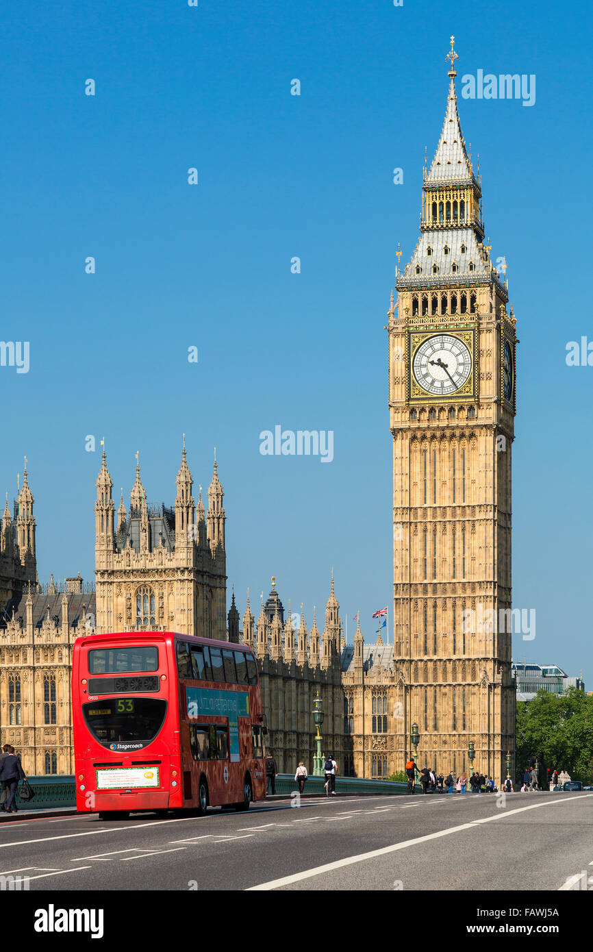 London, Verkehr auf Westminster Bridge Stockfoto