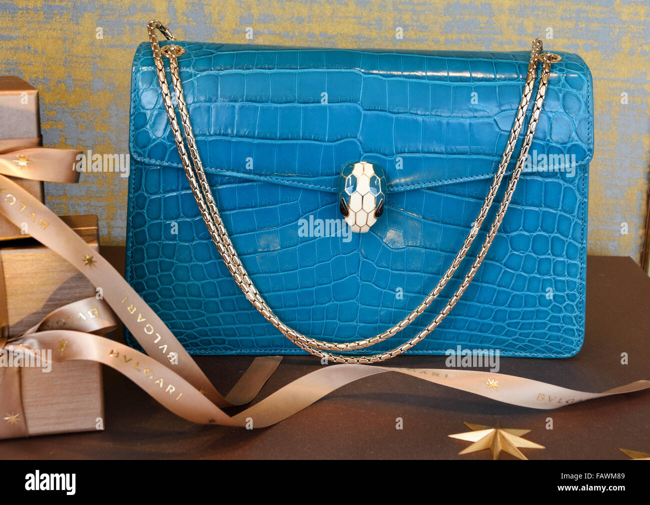 Dior Tasche Taschen Schaufenster Display Madrid-Barcelona-Spanien-Spanisch  Stockfotografie - Alamy