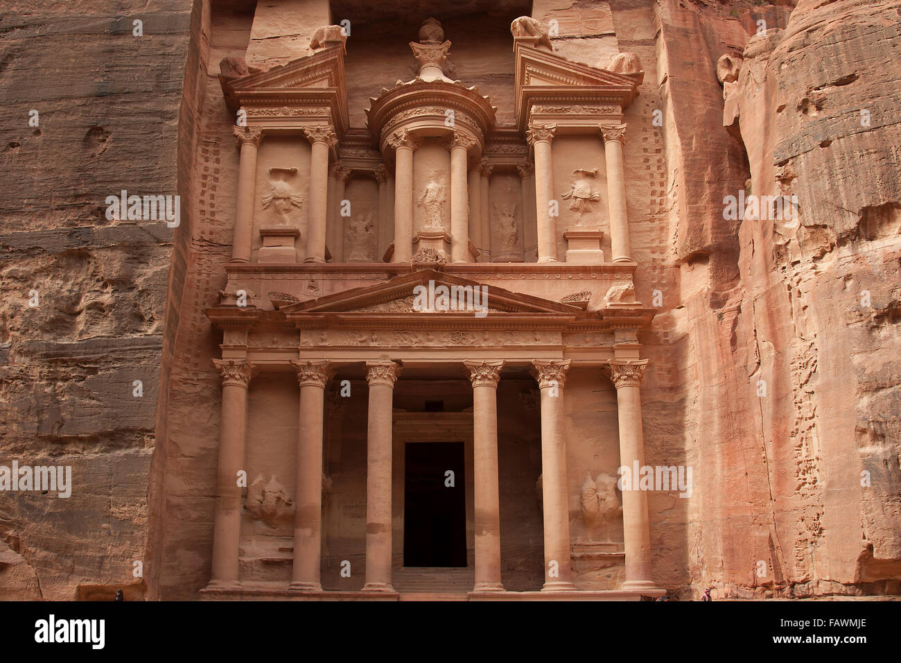Al Khazneh / The Treasury in der antiken Stadt Petra im südlichen Jordanien Stockfoto