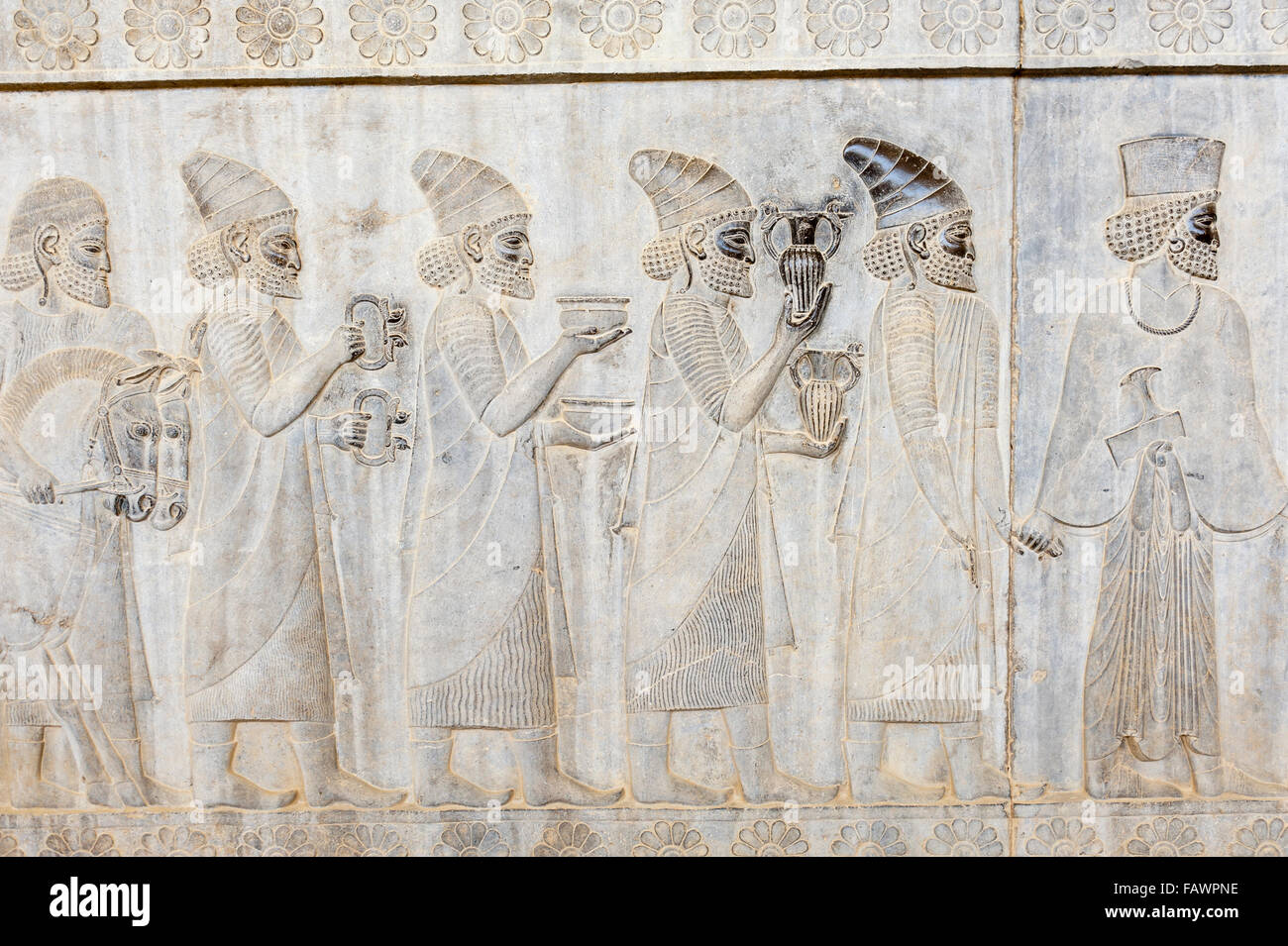 Antiken Relief der Achämeniden, Delegation der Lyder unter der Leitung von Soldaten der unsterblichen Garde, Apadana Palast Stockfoto