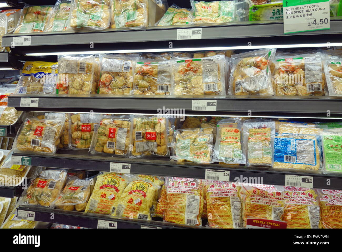 Tofu Auswahl In Einem Asiatischen Supermarkt In Toronto Kanada Stockfotografie Alamy