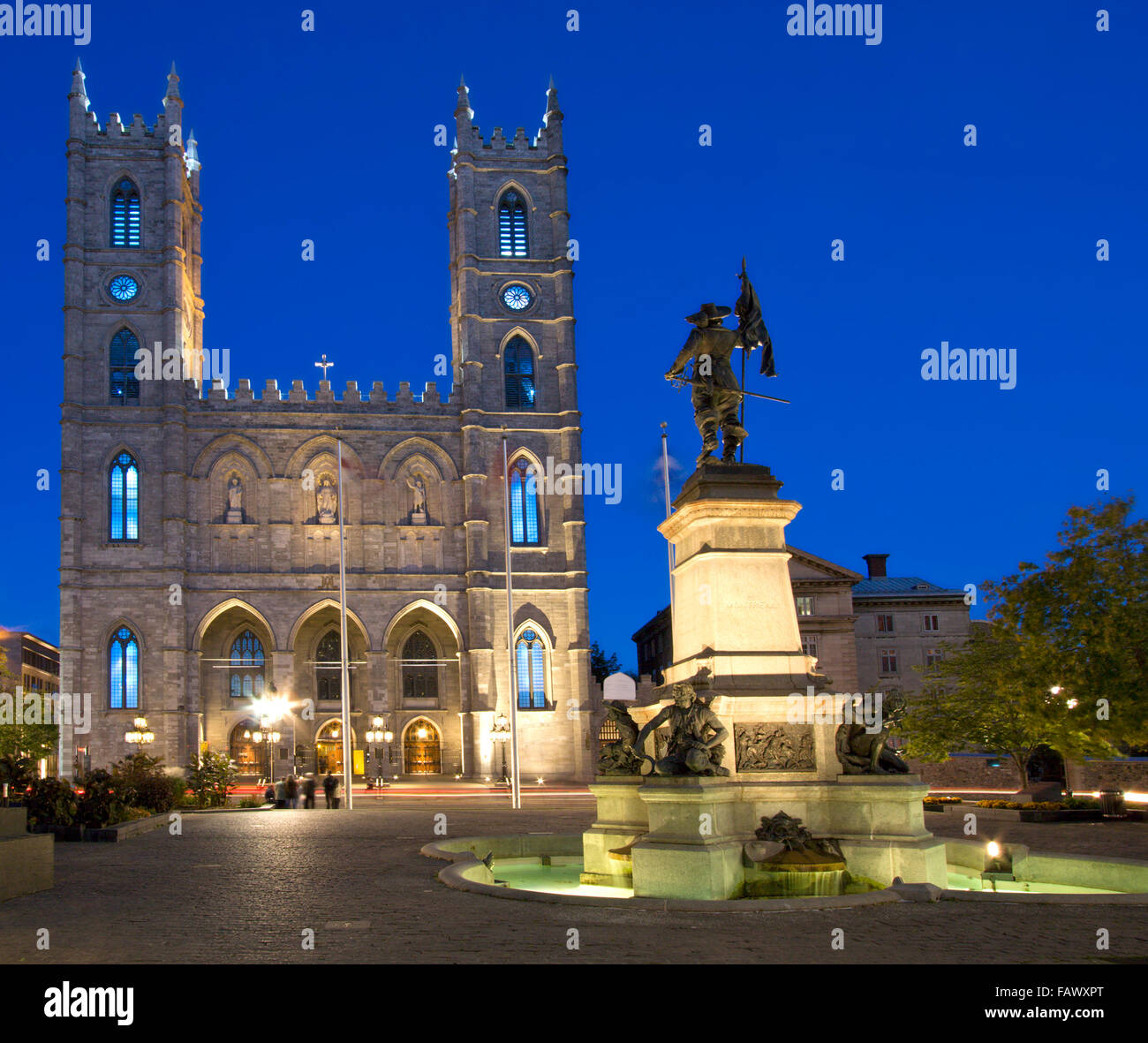 Notre-Dame-Basilika in der Abenddämmerung, Montreal Stockfoto