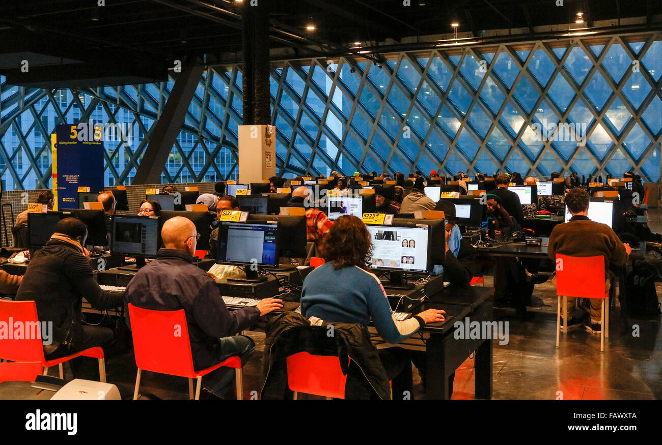 Computer Benutzer, Seattle Public Library, Washington State, USA Stockfoto