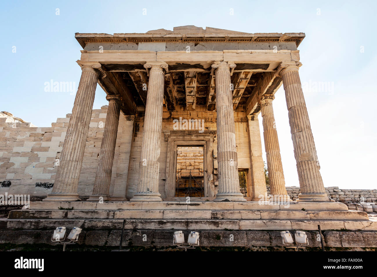 Das Erechtheion, einem alten griechischen Tempel auf der Nordseite der Akropolis; Athen, Griechenland Stockfoto