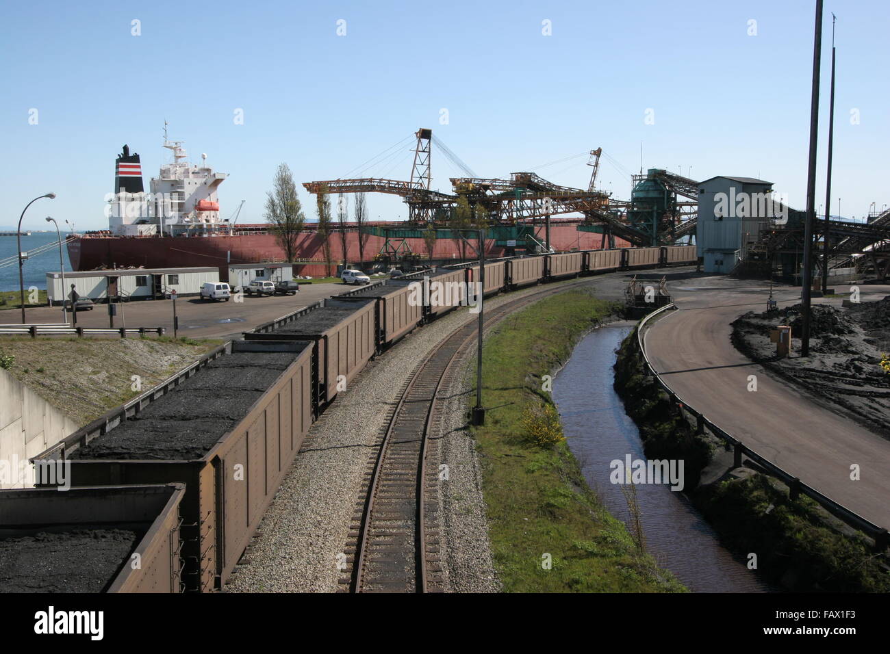 Kohlenwagen geladen am Hafen von Vancouver Stockfoto