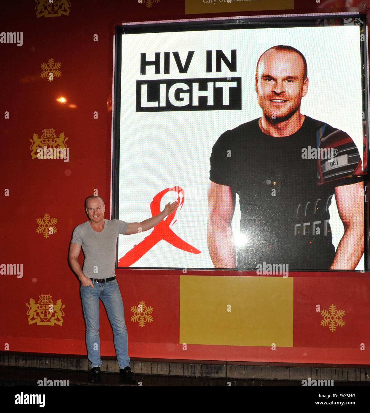 Homosexuell Rechte Aktivist, Philip Christopher Baldwin startet Welt-Aids-Tag mit "HIV im Licht", am Piccadilly Circus Featuring: Philip Christopher Baldwin wo: London, Vereinigtes Königreich bei: 30. November 2015 Stockfoto