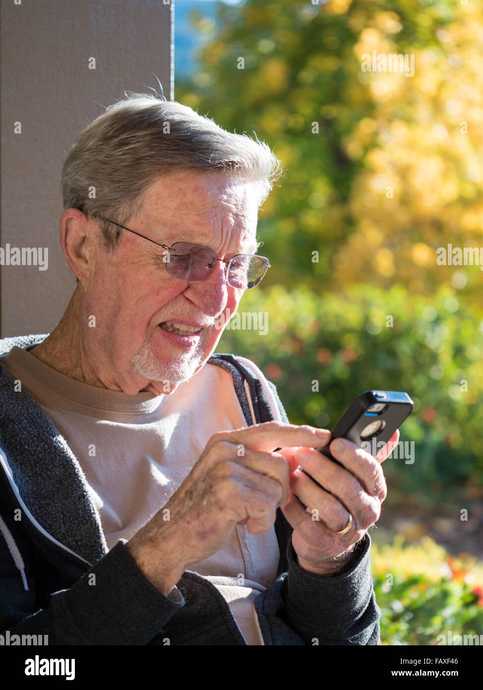 älterer männlicher mann Fotos und Bildmaterial in hoher Auflösung Alamy