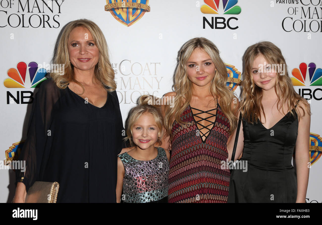 Stars und Produzenten von "Coat of Many Colors" Featuring: Barbara Alyn Woods, Alyvia Alyn Lind, Natalie Alyn Lind, Emily Alyn Lind wo: Hollywood, Kalifornien, USA bei: 2. Dezember 2015 Stockfoto