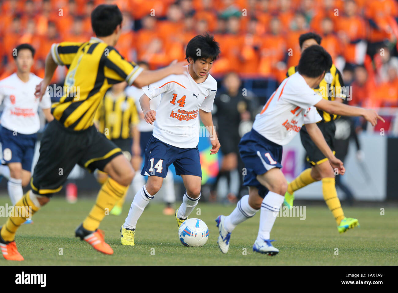 Kanagawa, Japan. 5. Januar 2016. Takumi Nagura Fußball /Soccer: 94. alle Japan High School Fußball Turnier Viertelfinal-match zwischen Kokugakuin Kugayama 1-0 Maebashi Ikuei im NHK Spring Mitsuzawa Fußballstadion in Kanagawa, Japan. Bildnachweis: Yohei Osada/AFLO SPORT/Alamy Live-Nachrichten Stockfoto