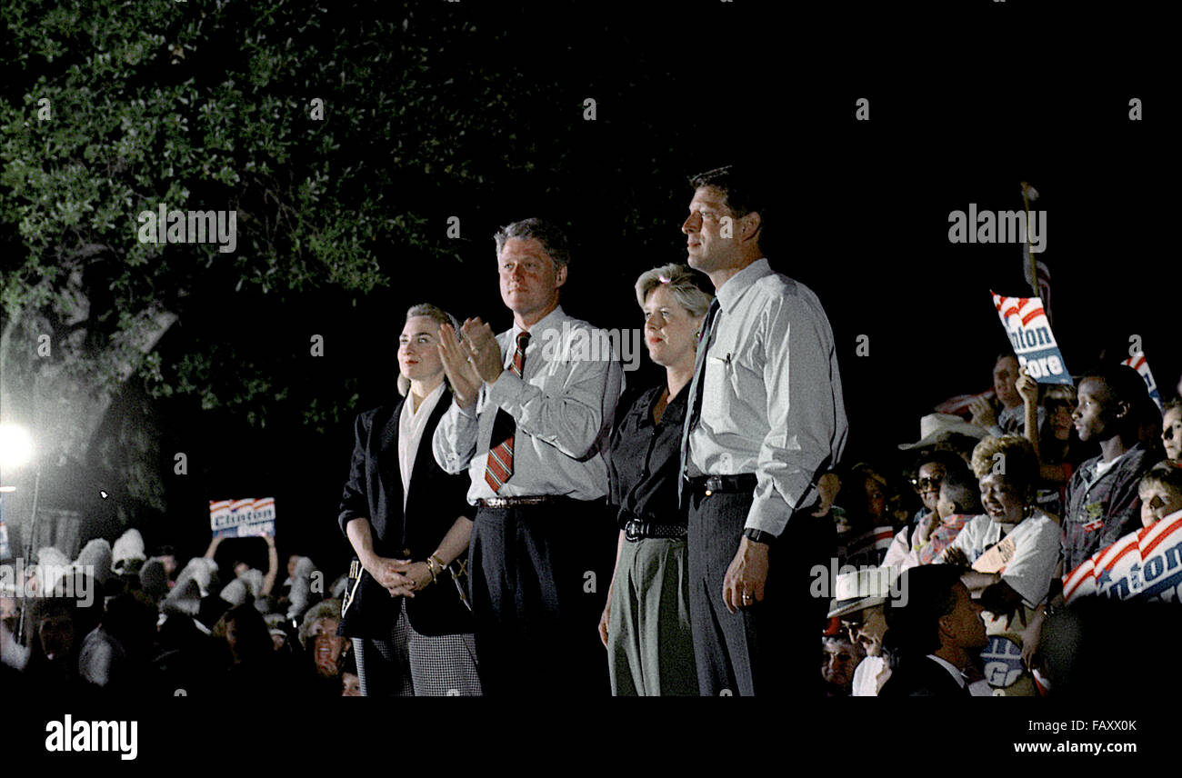 New Orleans, Louisiana, USA, 16. Oktober 1992 Präsidentschaftskandidaten William Clinton und sein Running Mate Albert Gore Jr. zusammen mit ihren Ehefrauen Hillary und Tipper machen eine Kampagne an Dillard University in New Orleans zu stoppen.  Bildnachweis: Mark Reinstein Stockfoto