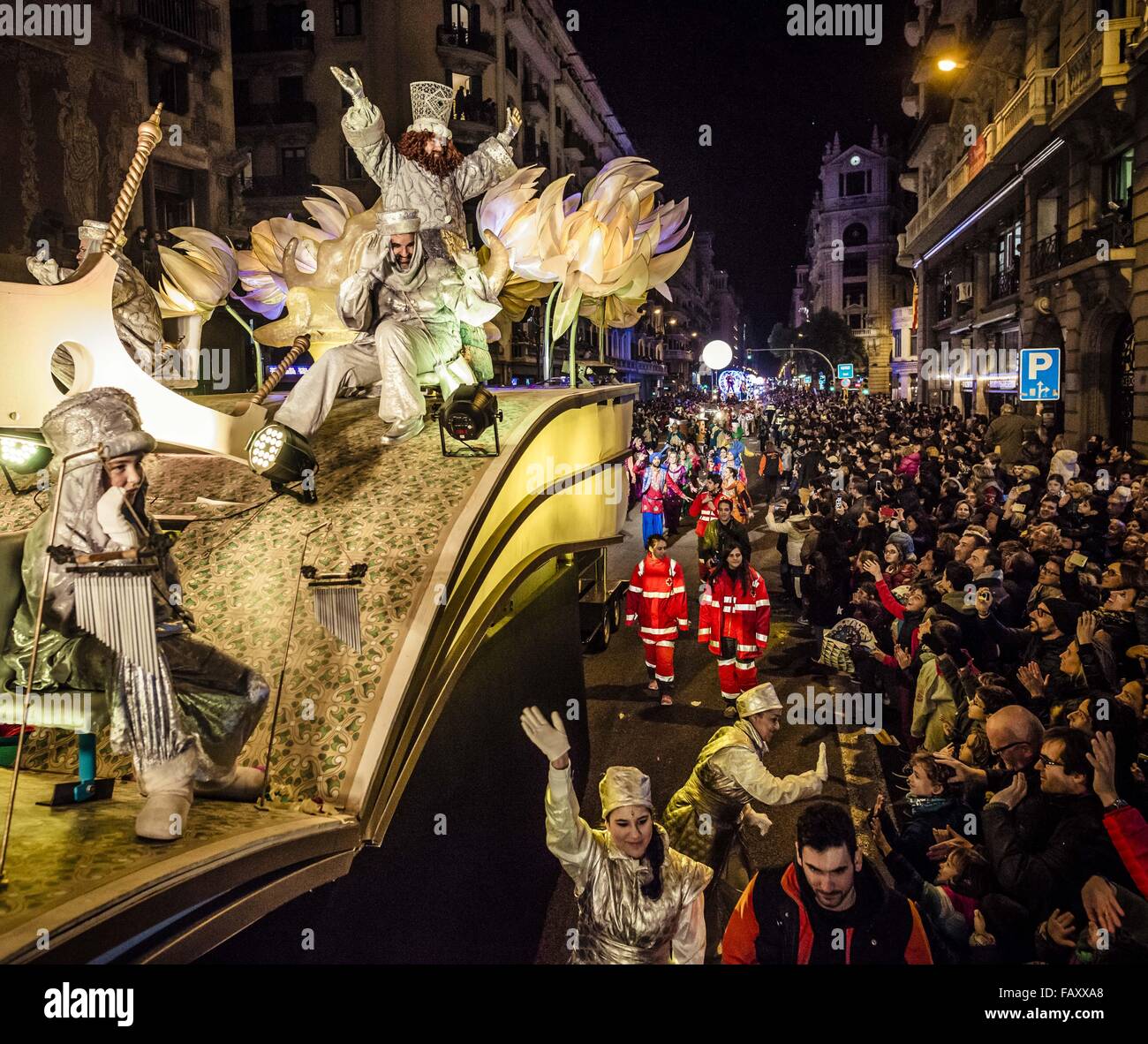 Barcelona, Katalonien, Spanien. 5. Januar 2016. Gaspar Kavalkade bei der traditionellen Parade der drei magischen Könige in Barcelona Credit: Matthias Oesterle/ZUMA Draht/Alamy Live News Stockfoto