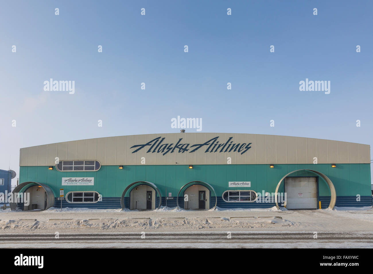 Außenansicht der Alaska Airlines Aufhänger, Barrow, North Slope, Arktis, Alaska, USA, Winter Stockfoto