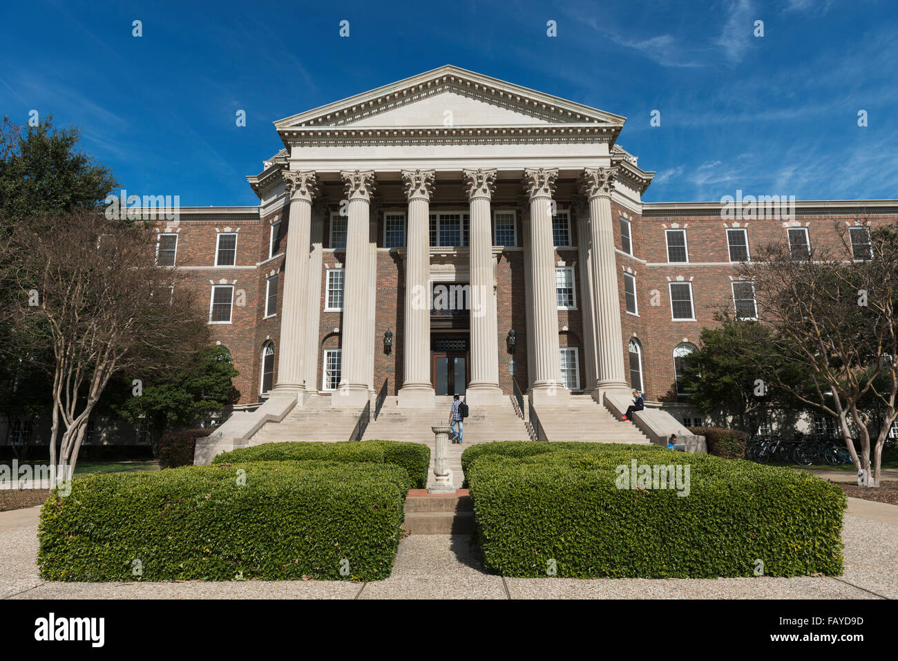 Gebäude mit weißen Säulen, Southern Methodist University; Dallas, Texas, Vereinigte Staaten von Amerika Stockfoto