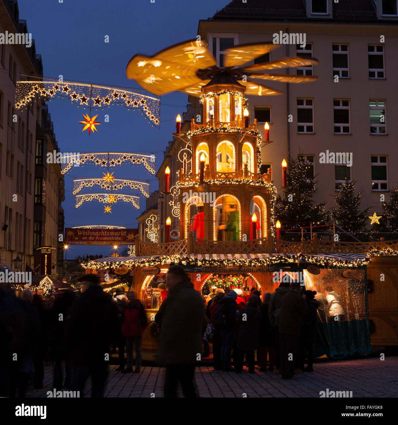 Weihnachtsmarkt in der frauenkirche -Fotos und -Bildmaterial in hoher 