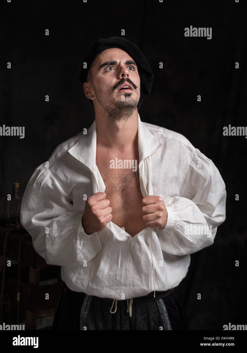 Porträt des Dichters. Ein Mann in einem weißen Hemd und einen Hut. Historischen Kostümen. Stockfoto
