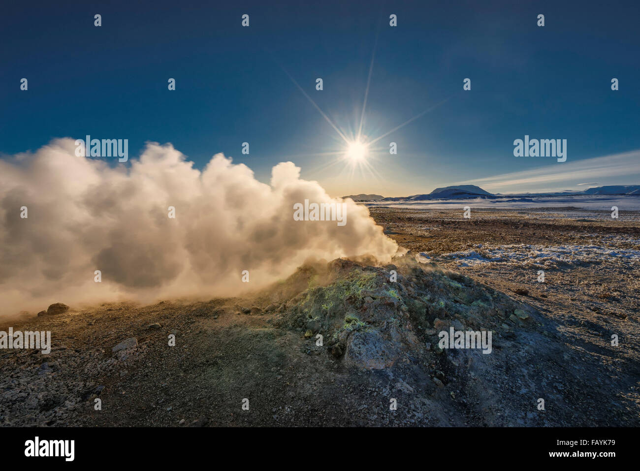Geothermische heiße Quellen, Hverarond, Namaskard, Island. Das Gebiet zeichnet sich durch kochendem Schlamm-Mooren und Solfataren. Stockfoto