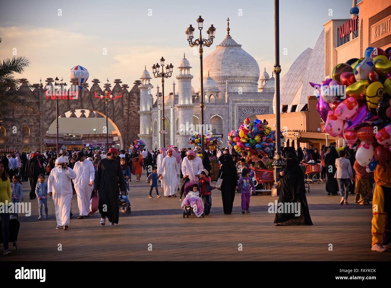 Global Village Dubailand, Dubai, Vereinigte Arabische Emirate behauptet, das weltweit größte Tourismus-, Freizeit- und Unterhaltungsmöglichkeiten Projekt sein. Stockfoto