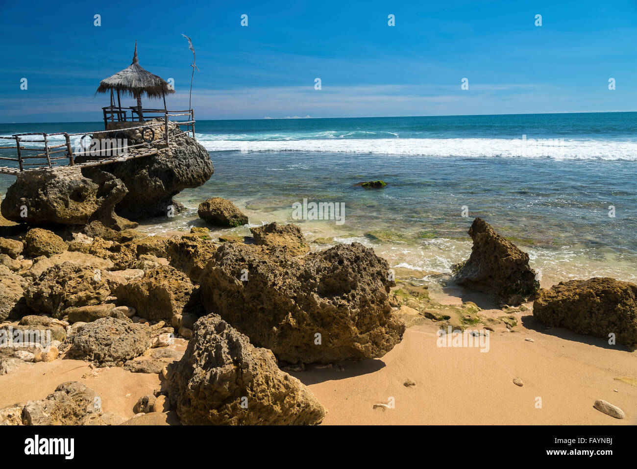 Idyllische Ort am Strand, in der Nähe von Pulang Sawai Strand, Java, Indonesien Stockfoto