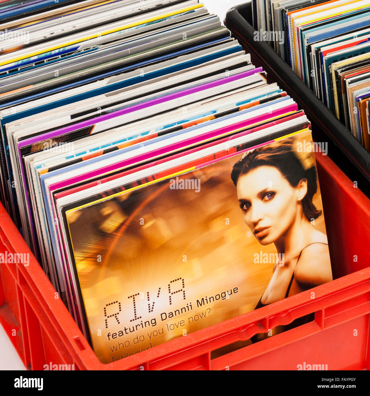 Sammlung von Vintage Vinyl records mit RIVA / Dannii Minogue nach vorne Stockfoto