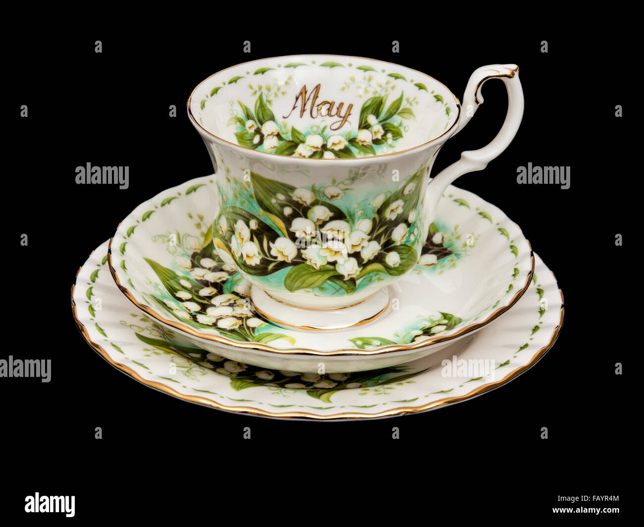 Vintage Royal Albert Porzellan "Mai" (Blumen des Monats-Reihe) Tasse und Untertasse mit Seitenplatte (Trio) von 1970 Stockfoto