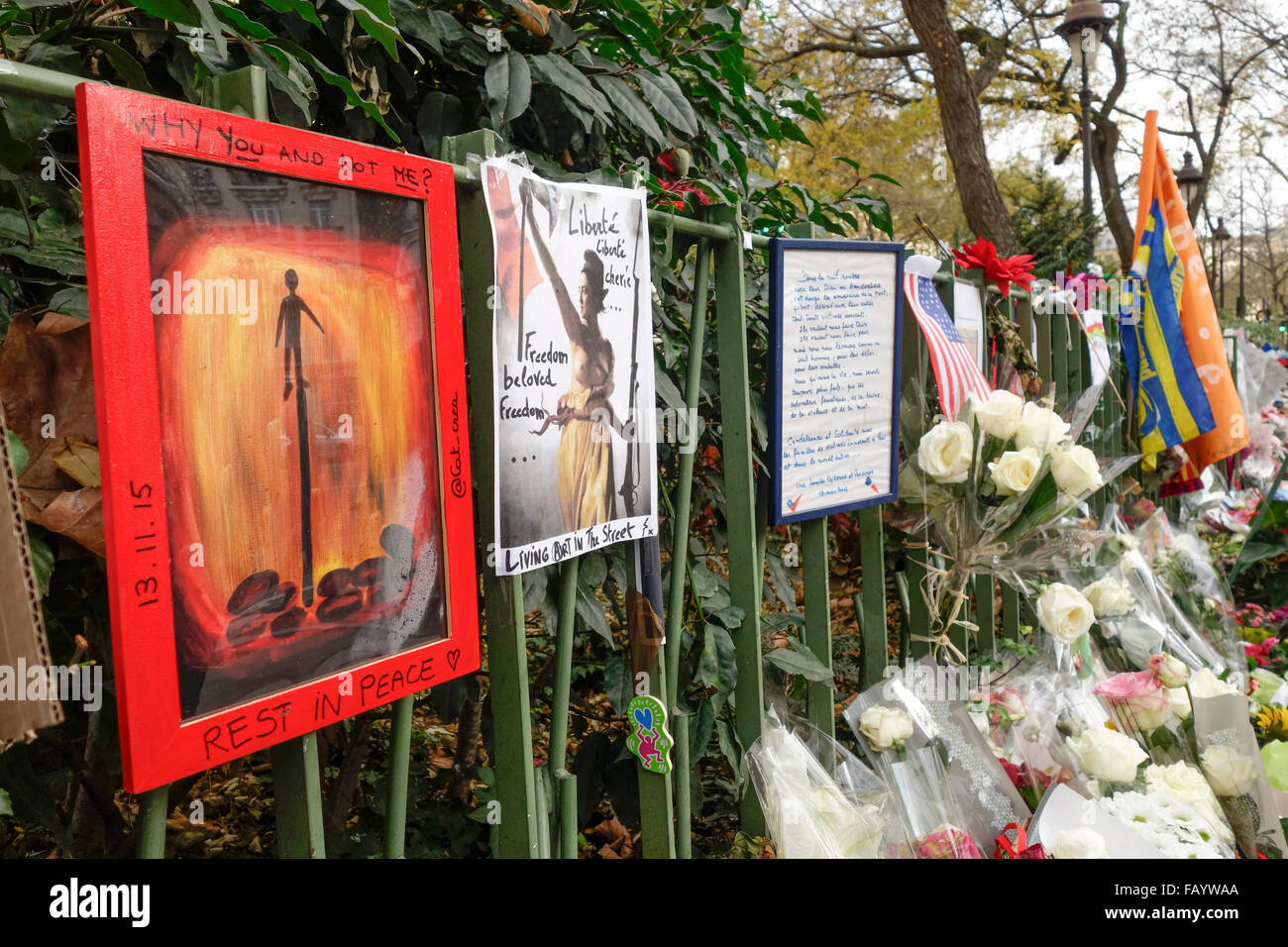 Hommagen an die Opfer der Terroranschläge vom 13. November 2015 im Theatre Bataclan, Paris, Frankreich. Stockfoto