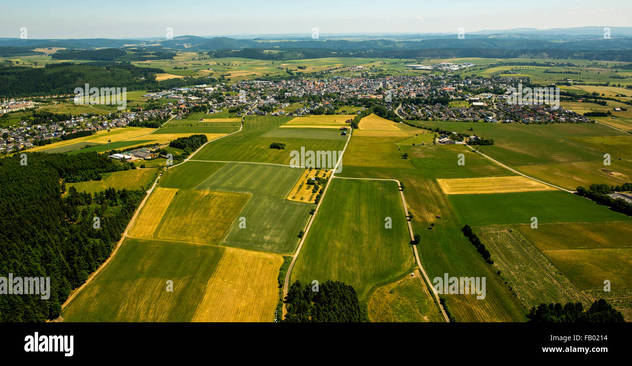 Luftbild, Felder, Landwirtschaft, Getreidefeldern, Blick von Westen auf Medebach, Medebach, Sauerland, Nordrhein-Westfalen, Deutschland Stockfoto