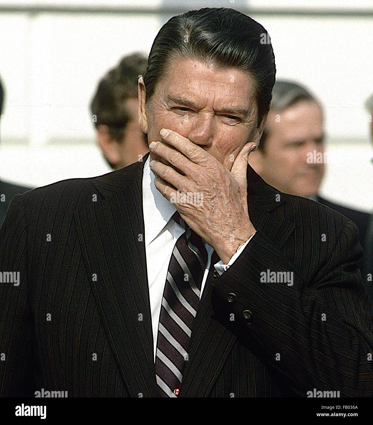Washington, DC, USA, 1984 Präsident Ronald Reagan Wellen Wiedersehen auf der Zufahrt. Bildnachweis: Mark Reinstein Stockfoto