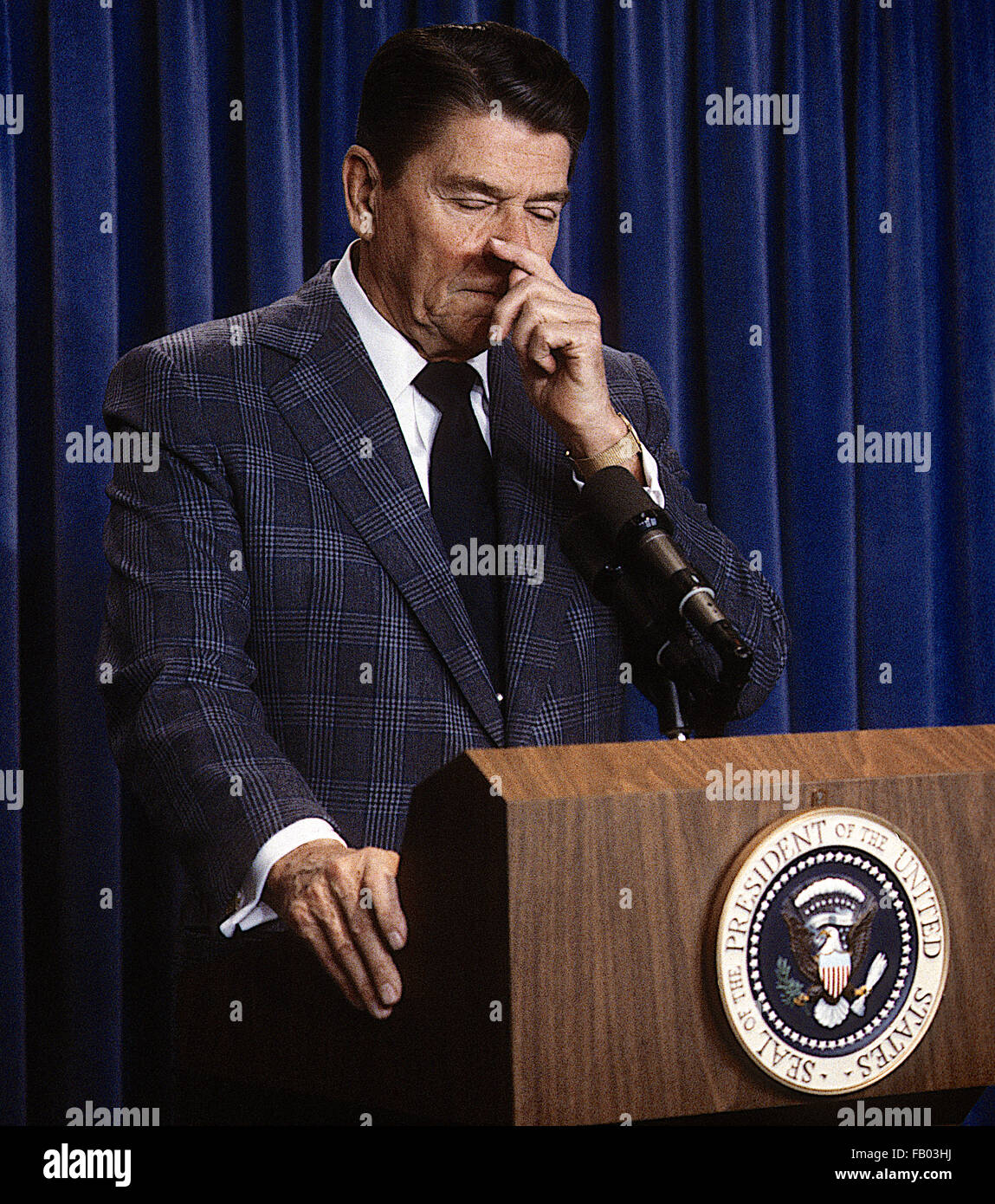 Washington, DC, USA, 27. Dezember 1983 Präsident Ronald Reagan im Presseraum während einer kurzen Fragerunde mit Reportern Credit: Mark Reinstein Stockfoto