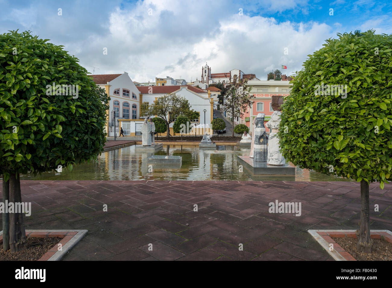 Modernen Statuen des maurischen Sockelfiguren Silves (in der Praca Mouhatamid Ibn Abbad), Algarve, Portugal Stockfoto