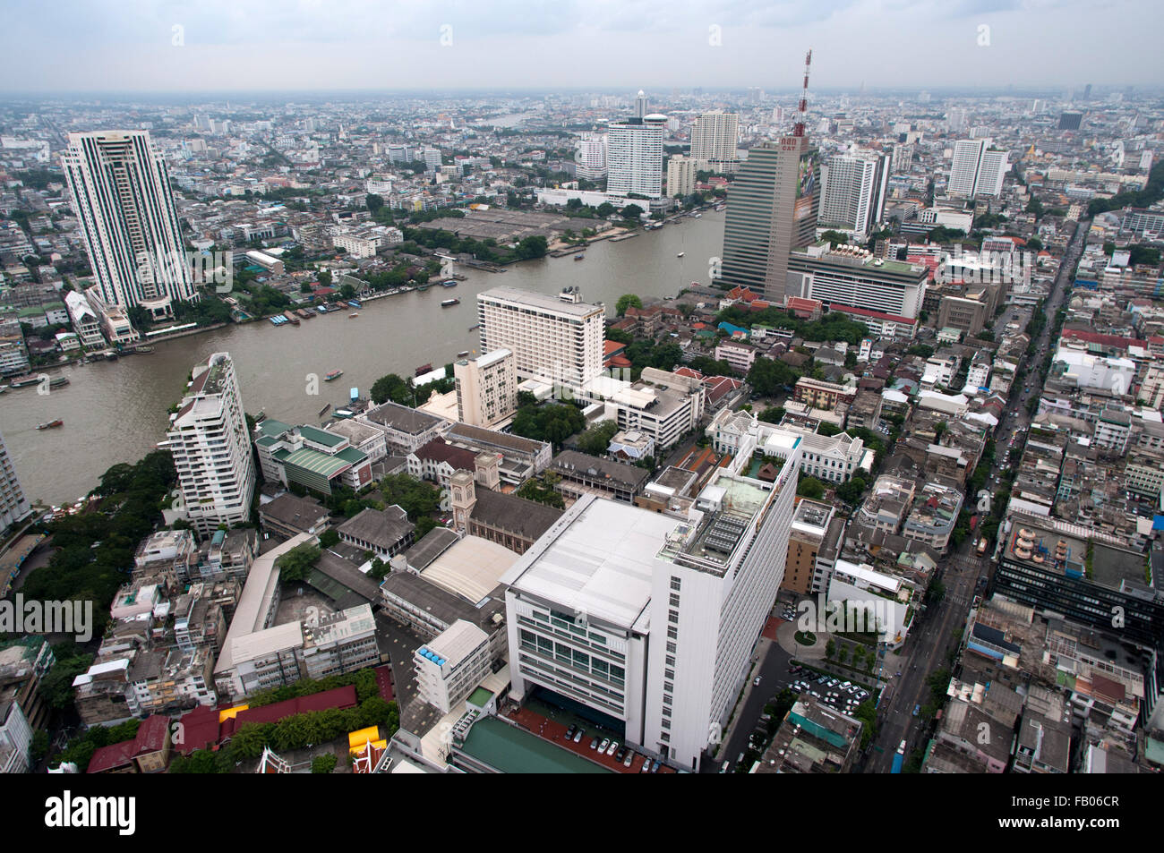 Panorama aufgrund und Landschaft von Bangkok aus Scirocco auf dem Dach. Thailand. Asien, Bangkok, Hauptstadt, Centara Grand, Chao Praya River, Stockfoto