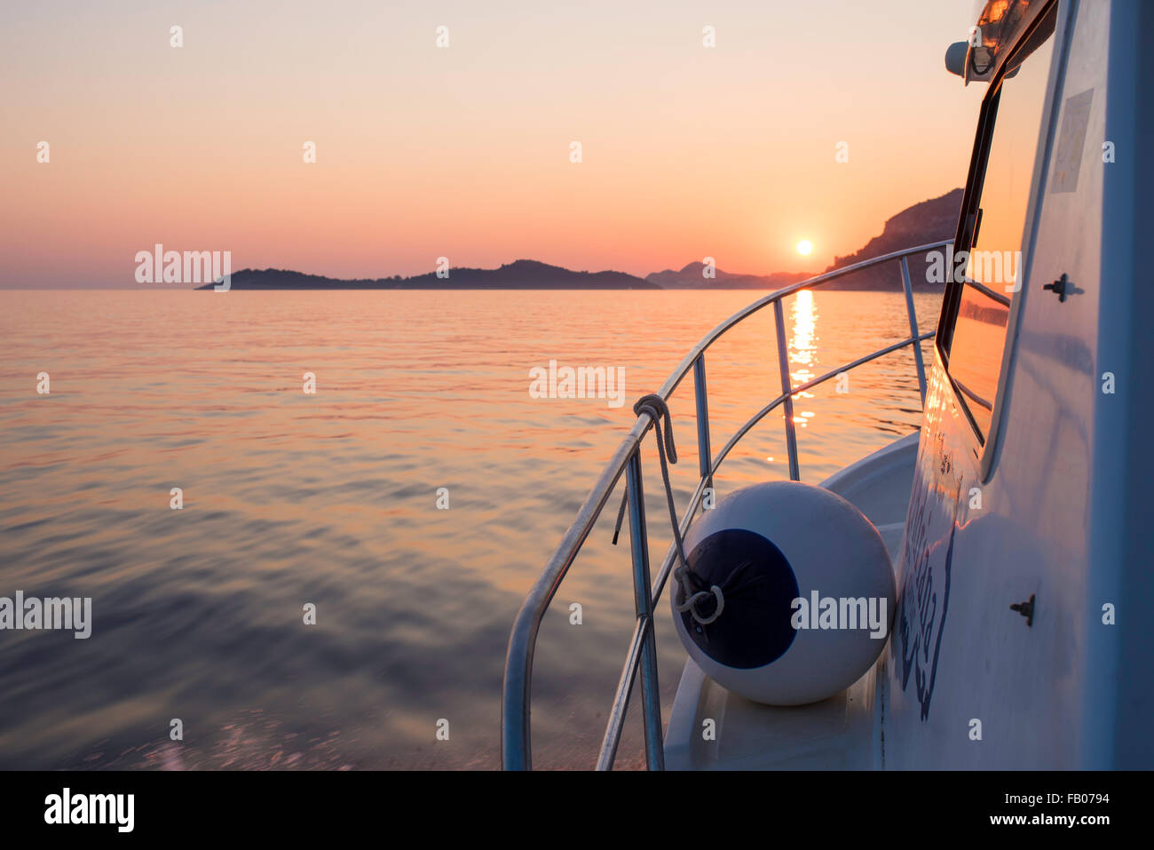 Sonnenuntergang vom Boot in Kroatien Stockfoto