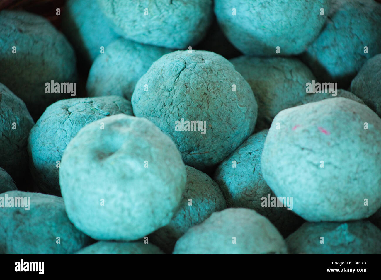 5. Januar 2015, Chiang Mai, Thailand. Verarbeitet und gefärbten Elephant Poo Faser zur Herstellung von Papier. Stockfoto