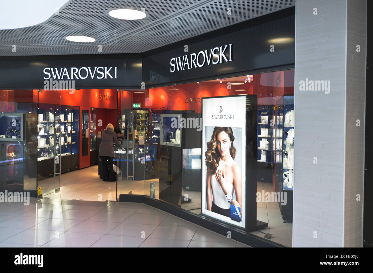 dh Swarovski Shop SHOPS UK Shop Frontscheibe Display Schmuck Shop Eingang Aberdeen Stockfoto