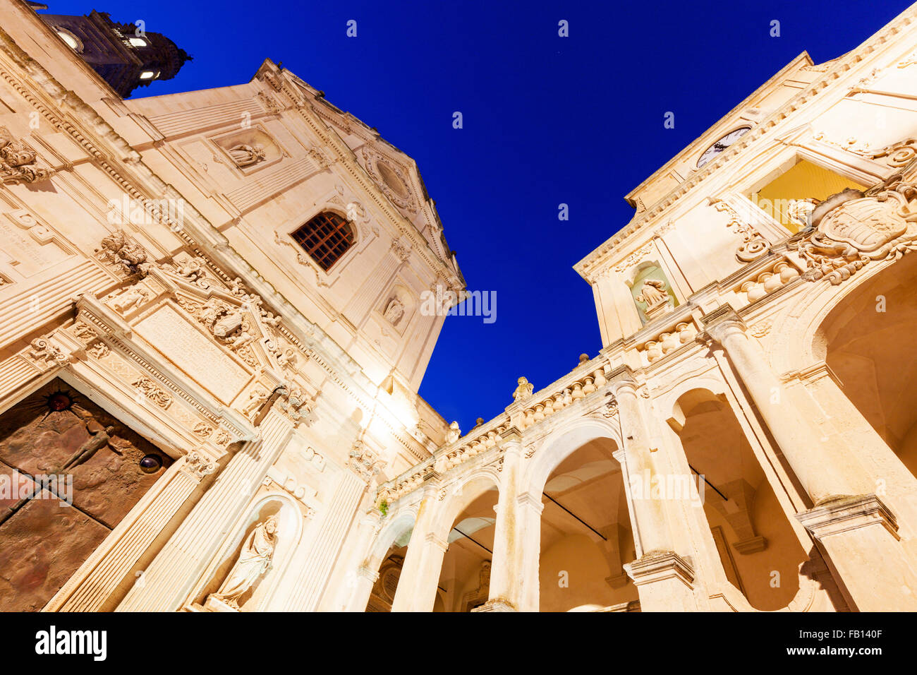 Niedrigen Winkel Ansicht von Lecce Kathedrale Duomo Platz Stockfoto