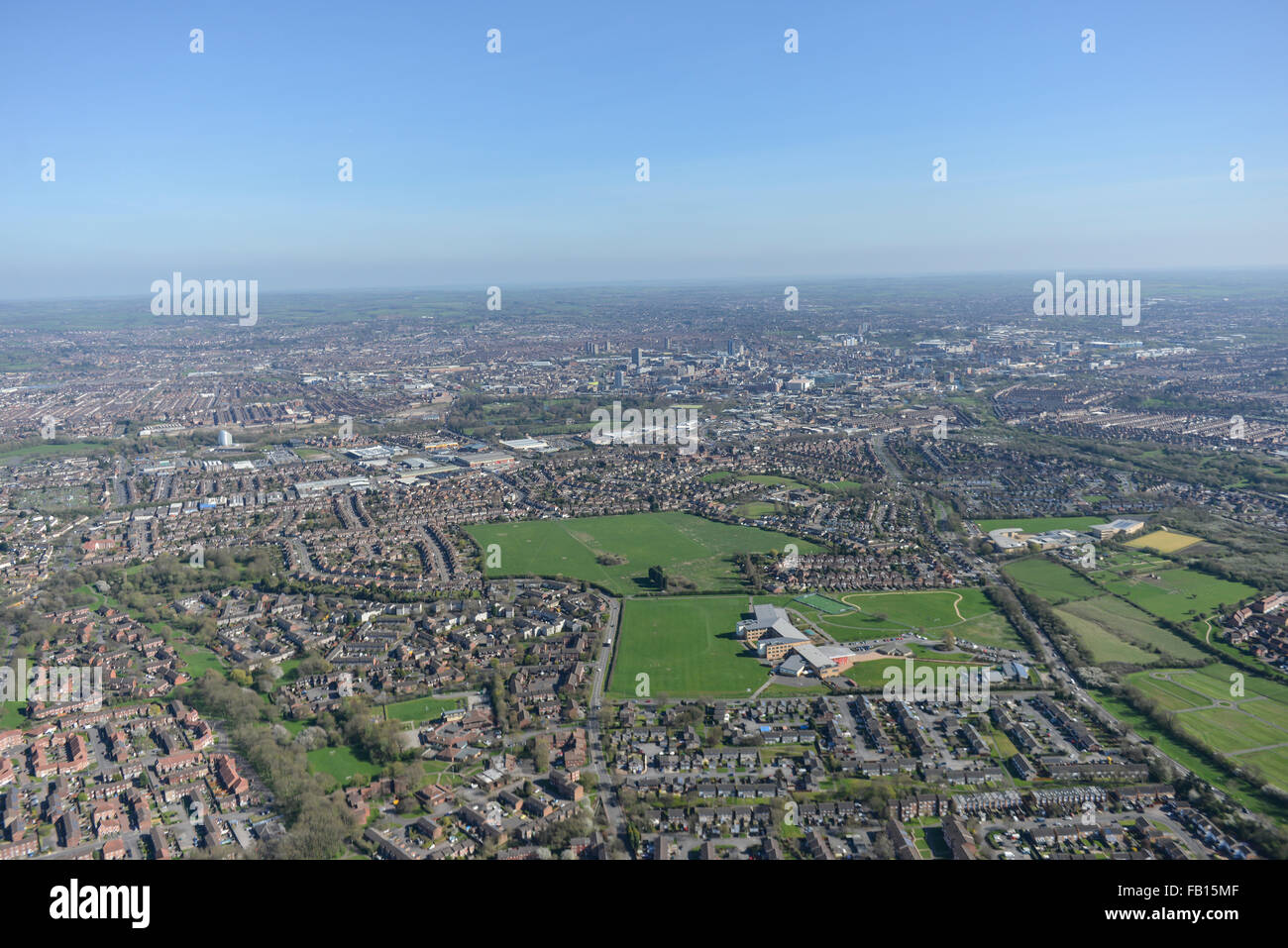 Allgemeine Luftaufnahmen über die East Midlands-Stadt von Leicester an einem sonnigen Tag Stockfoto