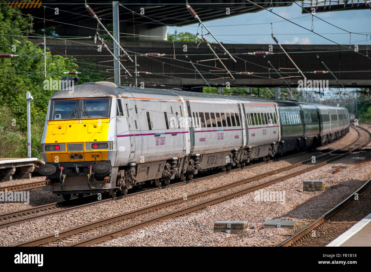 High-Speed-Zug in Ostküste Züge Lackierung mit Geschwindigkeit im Vereinigten Königreich. Stockfoto