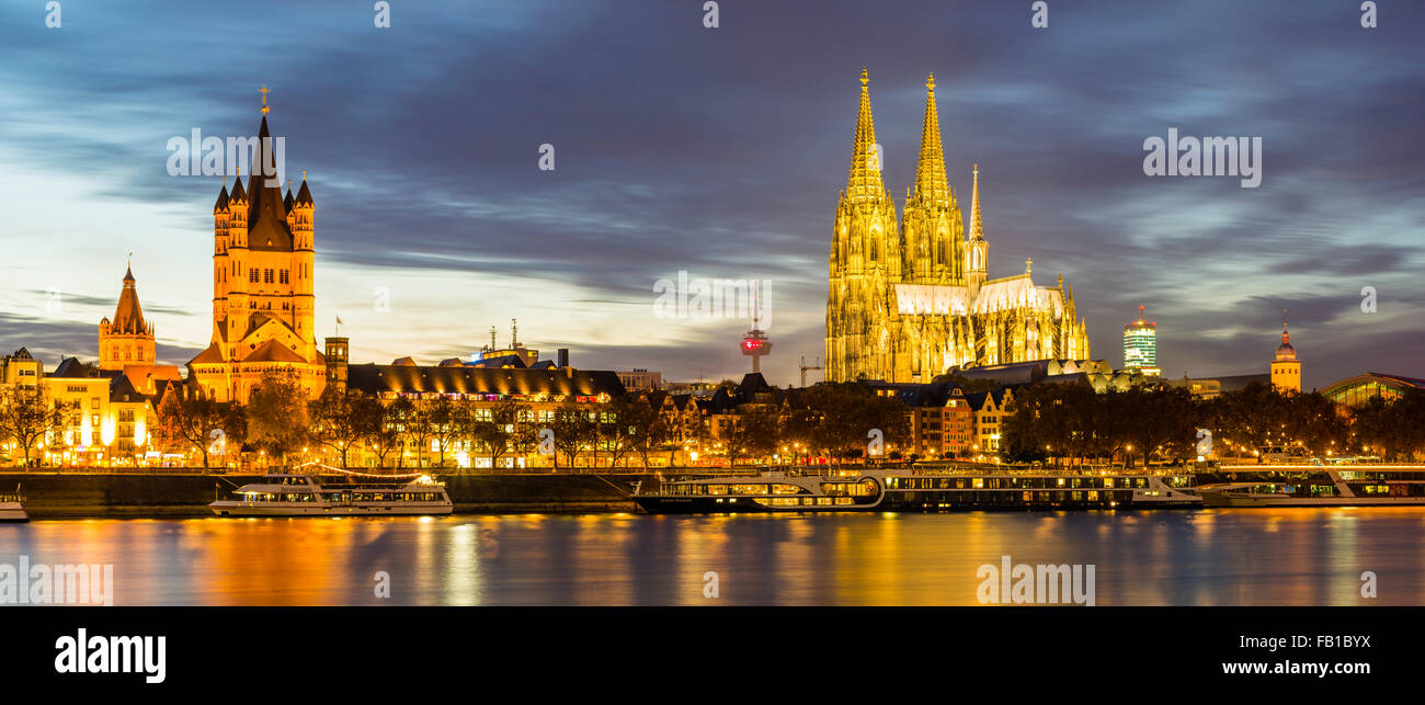 Rathaus, Colonius Fernsehturm, Groß St. Martinskirche, Kölner Dom, Altstadt Bank, Rhein, Köln, Rheinland Stockfoto