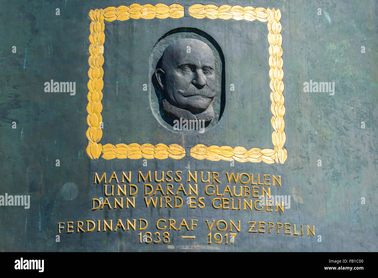 Zeppelin-Denkmal in der Spalte "City Park, Bronze", Friedrichshafen, Baden-Württemberg, Deutschland Stockfoto