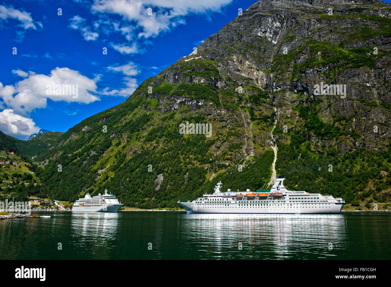 Kreuzfahrtschiff MS Astor im Geirangerfjord, Geiranger, Norwegen Stockfoto