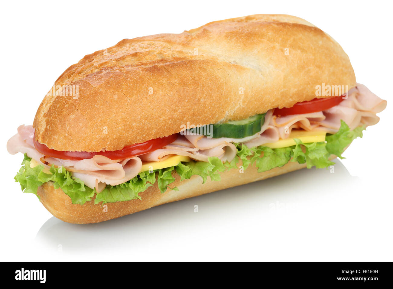 Sub-Deli Sandwich-Baguette mit Schinken, Käse, Tomaten und Kopfsalat isoliert auf weißem Hintergrund Stockfoto